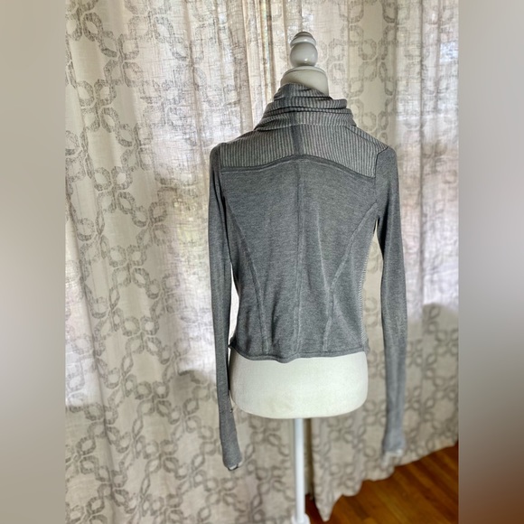Lululemon Iconic Wrap Sweater- Striped Gray Size 4 - Picture 4 of 7